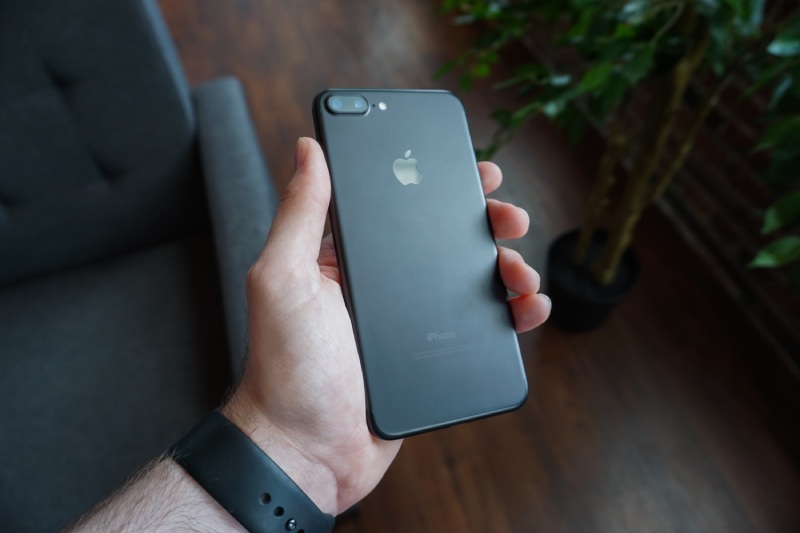 iPhone 7 Plus або iPhone 7: у чому відмінність? Який краще?