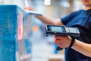 Беспроводные сканеры штрих-кодов и этикет-пистолеты для эффективной работы магазина