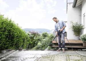 Чистий сад і подвір’я: використання портативних мийок та садового інструменту для ідеального порядку