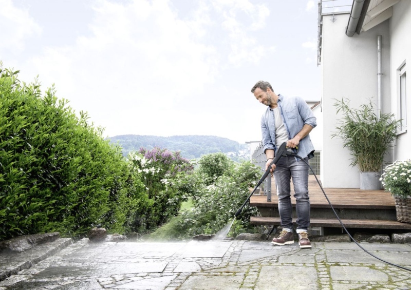 Чистий сад і подвір’я: використання портативних мийок та садового інструменту для ідеального порядку