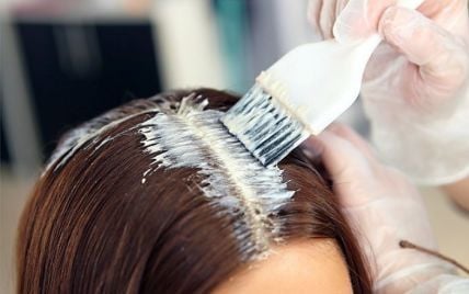 Фарбування волосся під час вагітності: міфи, ризики та вплив на здоров’я