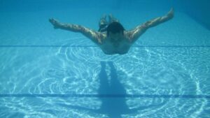 Чистая и безопасная вода в бассейне: полезные варианты для её очистки