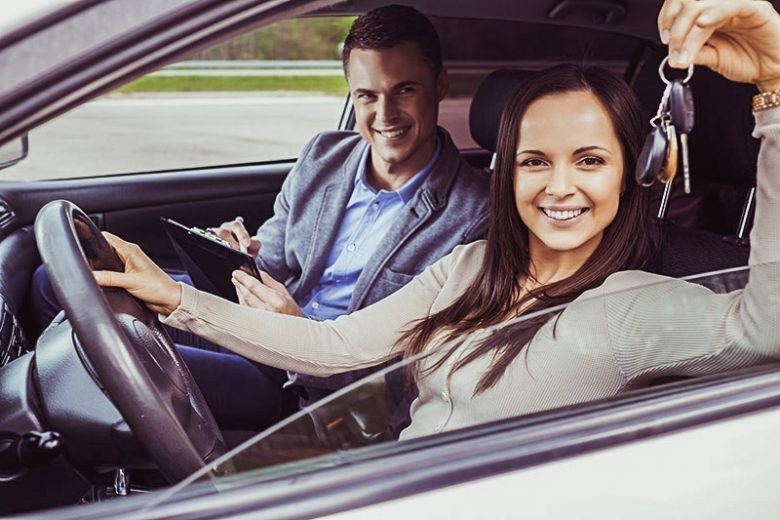 Поступление в автошколу: какие документы взять?