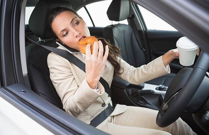 Пятна и запахи в авто после долгого путешествия: план очистки