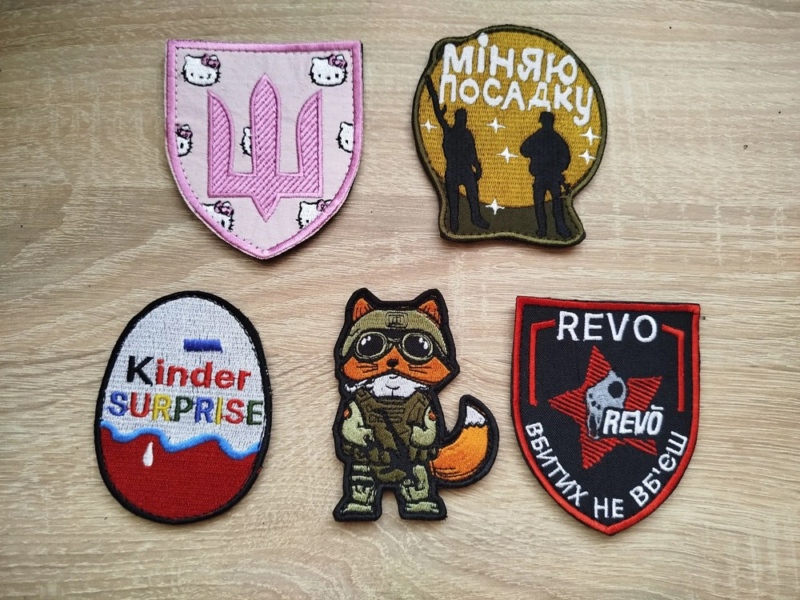 Шевроны как элемент уличной моды