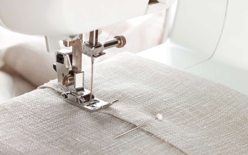 Купить оверлок — почему это выгодно в магазине «Шпулька»